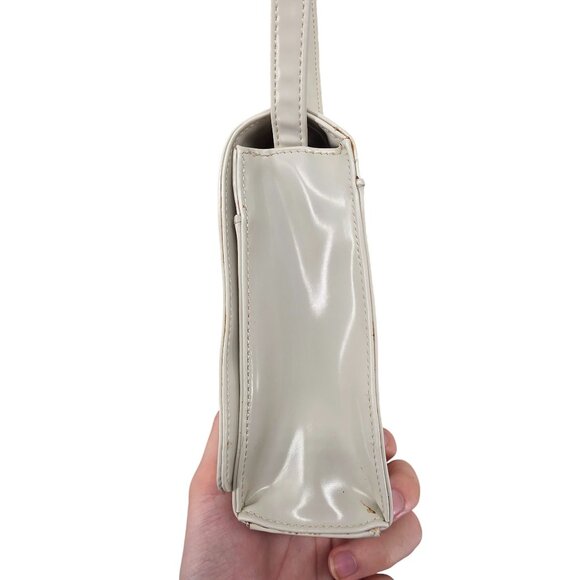 Guess Cream Crossbody Bag With Front Pocket & Zipper Closure - Picture 4 of 14